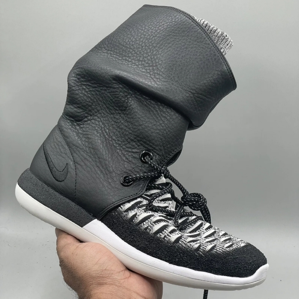 Nike Womens Roshe 2 Hi Flyknit Black White Sneakerboots 861708-002 Size 7.5